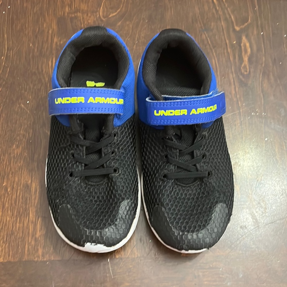 Velcro Under Armour sneakers